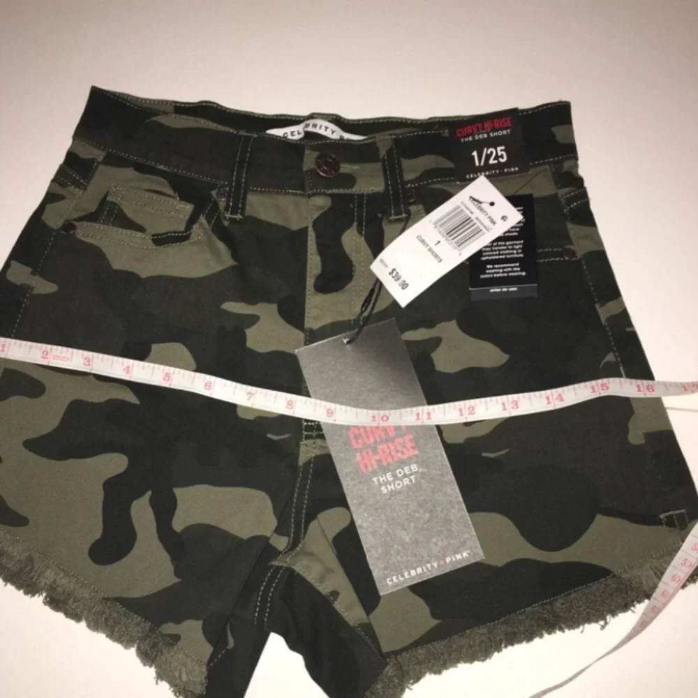Celebrity pink curvy high-rise shorts, size 25 - Picture 6 of 8
